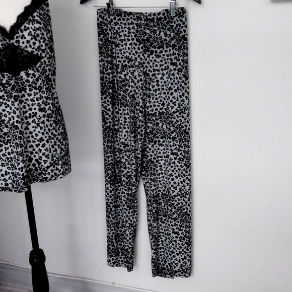 NWOT Ladies 2 piece pajama set - Picture 3 of 9